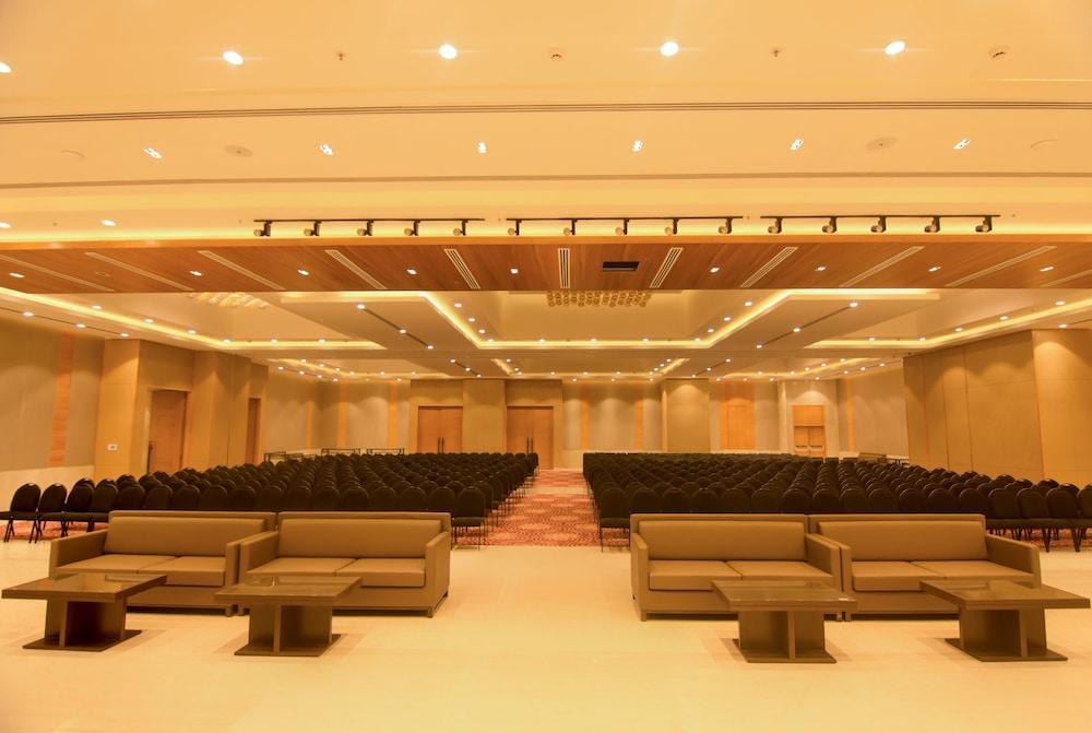 Lemon Tree Hotel, Sector 60, Gurugram Гургаон Экстерьер фото