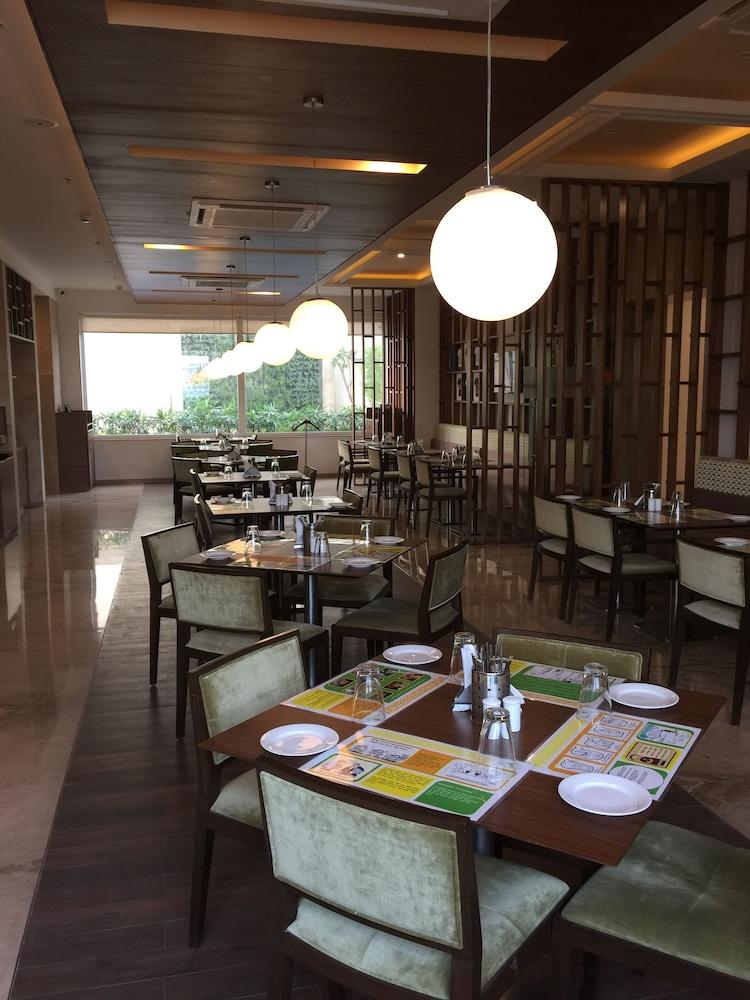 Lemon Tree Hotel, Sector 60, Gurugram Гургаон Экстерьер фото