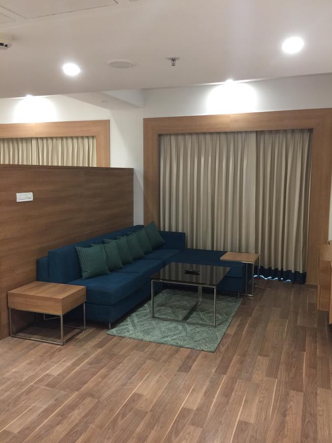 Lemon Tree Hotel, Sector 60, Gurugram Гургаон Экстерьер фото